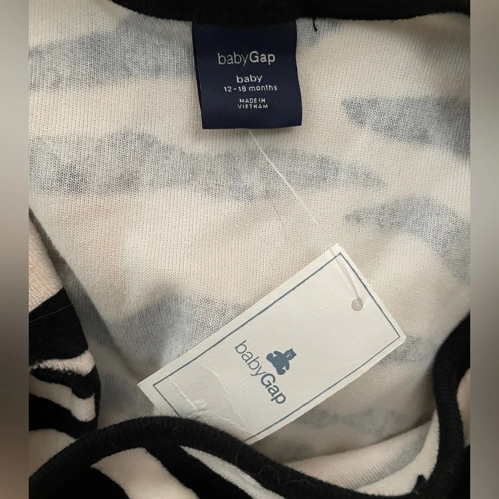 Gap - Baby Gap  NWT  onsie lounger  12-18 months
